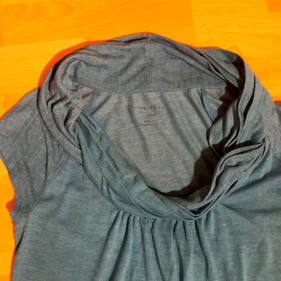 EUC Deletta flowy t shirt in size small - Picture 3 of 4